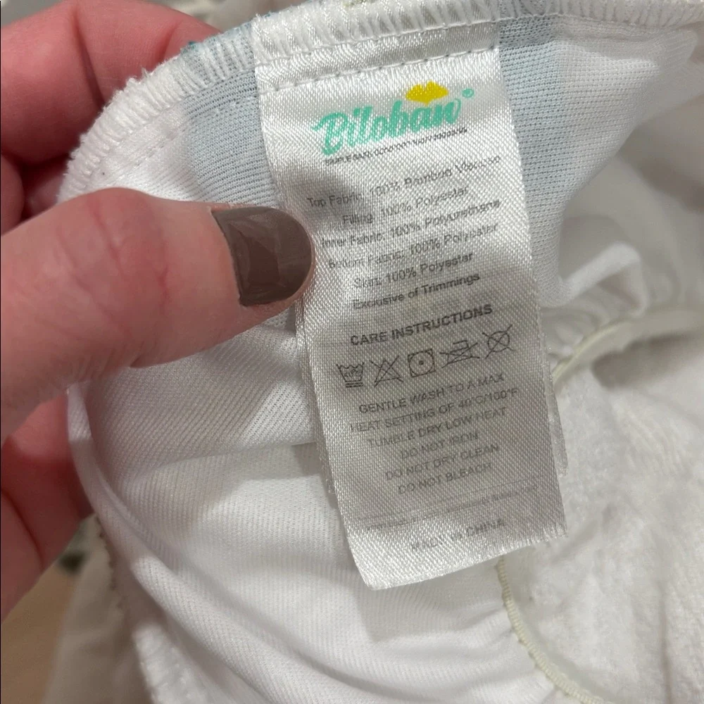 2 Mattress Protectors and 2 Sets of Sheets for Graco Pack ‘n-Play (Price Firm) - Picture 5 of 6